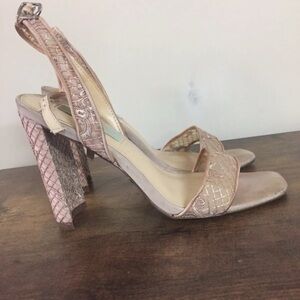 Bebet Johnson. Women's sandal with heels